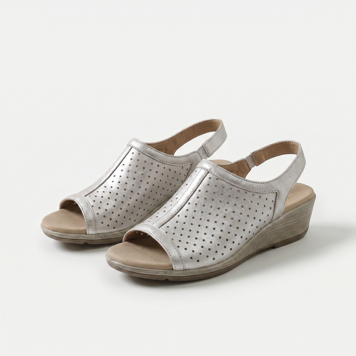 Hazel – Schimmernde Eleganz in metallic Platin